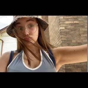 Meet your Posher, Olivia